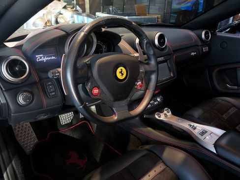 Used 2013 Ferrari California RWD image 14