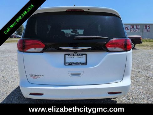 Used 2023 Chrysler Voyager LX FWD image 4