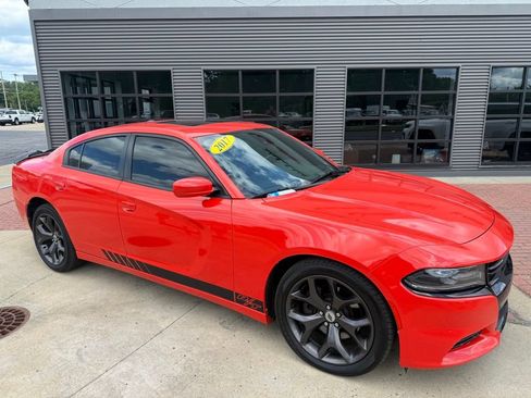 Used 2017 Dodge Charger R/T w/ Premium Group RWD image 2