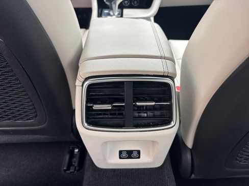 Used 2025 Genesis G70 2.5T image 24