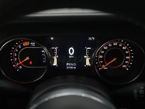 Used 2019 Jeep Wrangler Unlimited Sahara w/ Dual Top Group AWD/4WD image 24