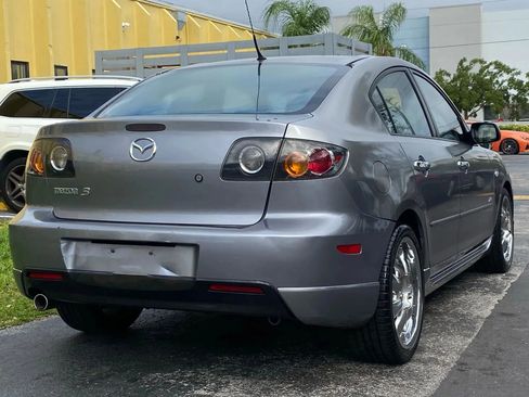 Used 2005 MAZDA MAZDA3 s w/ Moonroof & 6-CD Pkg image 8