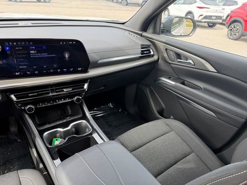 Used 2025 Chevrolet Traverse LT AWD/4WD image 20