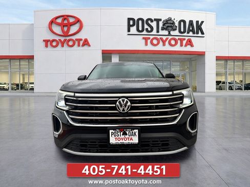 Used 2024 Volkswagen Atlas SE w/ Panoramic Sunroof Package FWD image 11