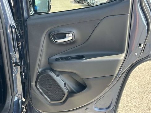 Used 2023 Jeep Renegade Latitude AWD/4WD image 21