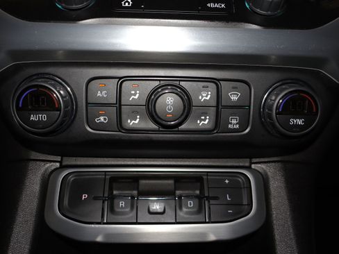 Used 2023 GMC Acadia SLE image 25