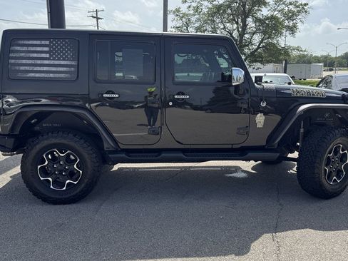 Used 2016 Jeep Wrangler Unlimited Sahara AWD/4WD image 9