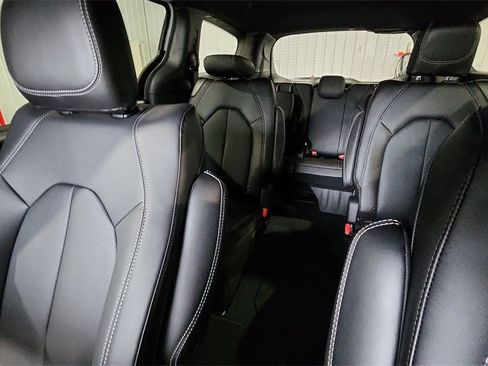 New 2026 Chrysler Pacifica Select image 12