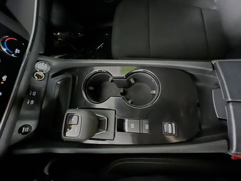 Used 2024 Nissan Rogue S image 25