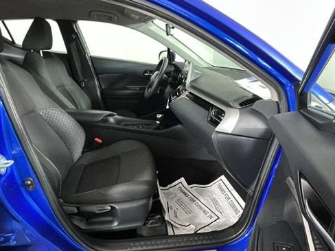 Used 2020 Toyota C-HR LE FWD image 29