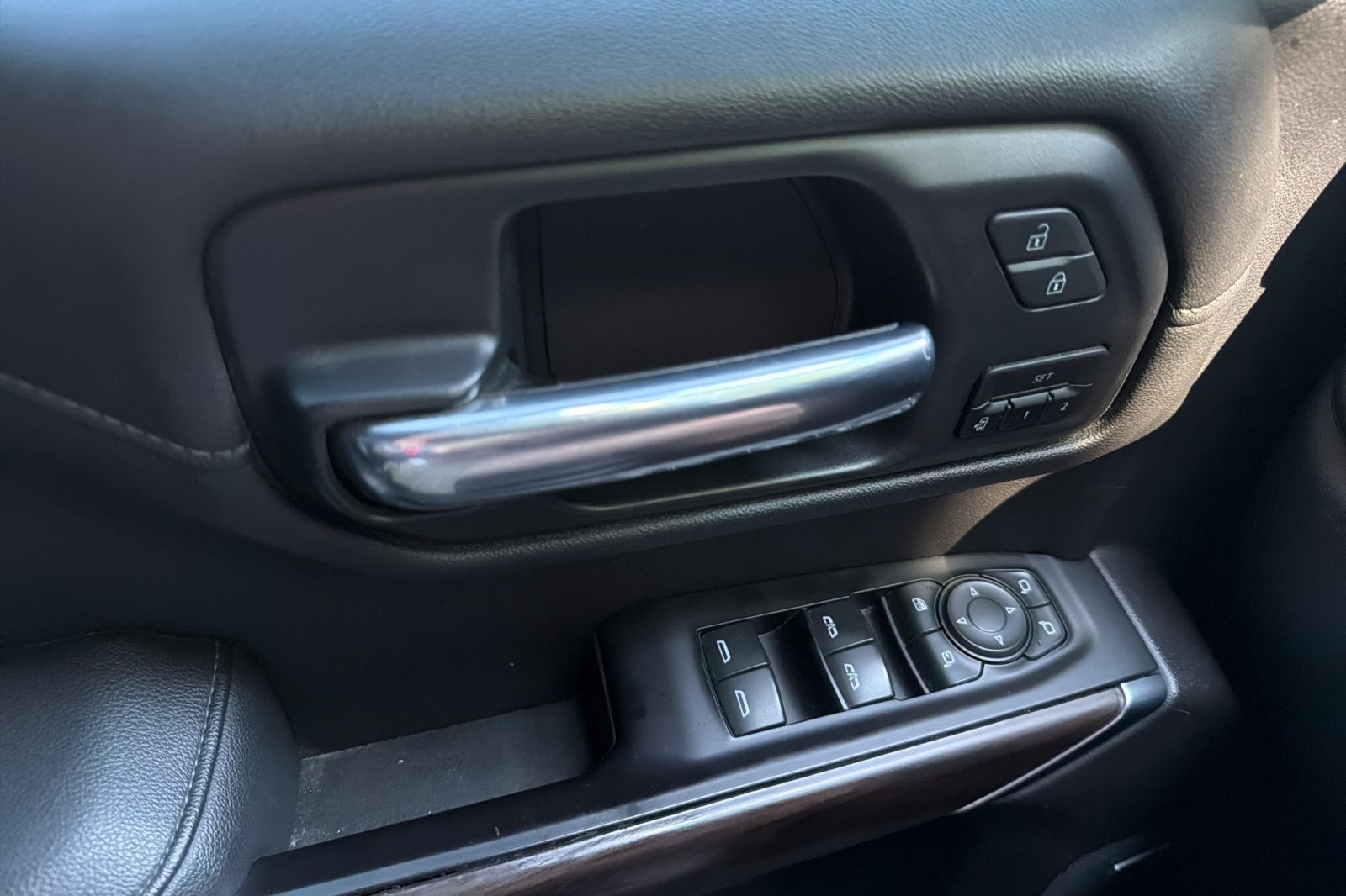Used 2020 GMC Sierra 1500 SLT w/ SLT Premium Package AWD/4WD image 8