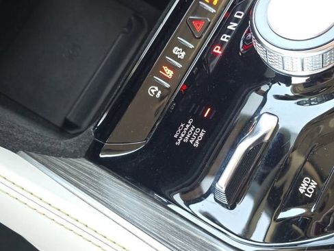 Used 2023 Jeep Wagoneer Series III w/ Preferred Equipment Group image 44