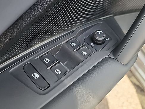 New 2026 Volkswagen Tiguan SE R-Line image 10