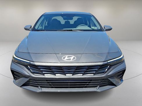 New 2025 Hyundai Elantra SE image 2
