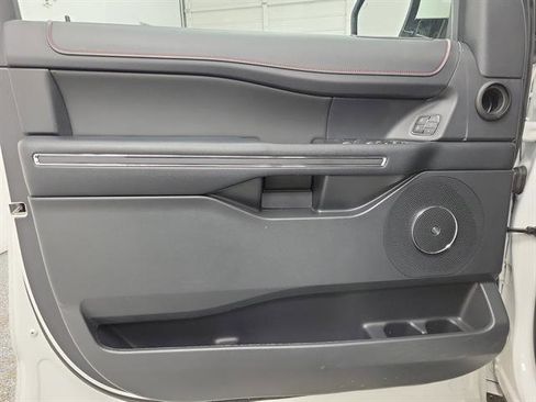Used 2022 Ford Expedition Limited image 18