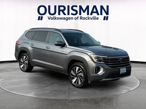Used 2024 Volkswagen Atlas SE FWD image 1