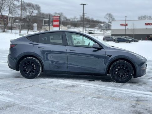 Used 2023 Tesla Model Y Long Range image 8