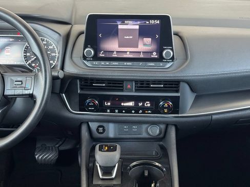 Used 2024 Nissan Rogue SV FWD image 24