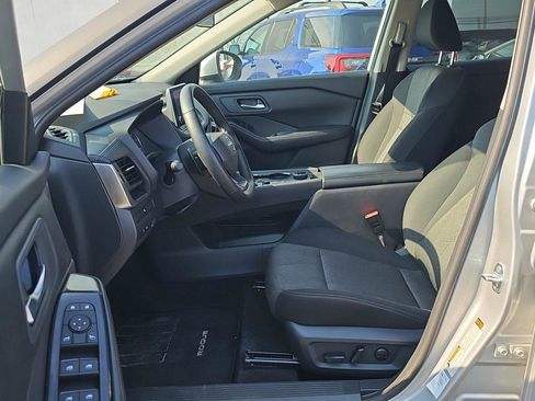 Used 2025 Nissan Rogue SV AWD/4WD image 12
