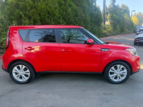 Used 2015 Kia Soul + image 2
