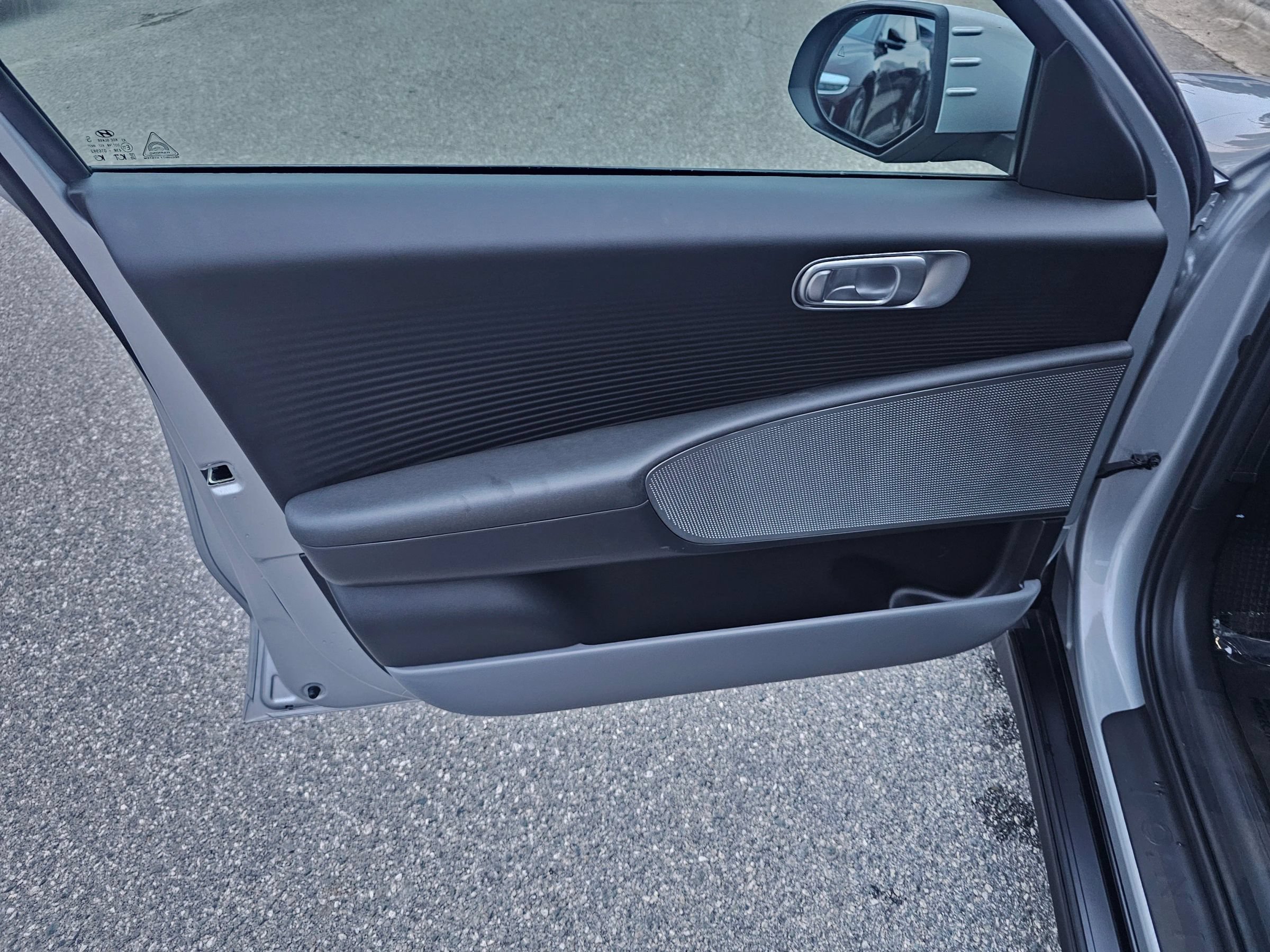 Used 2024 Hyundai Ioniq 6 SE RWD image 14