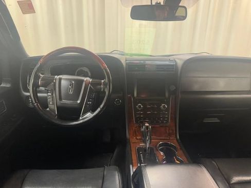 Used 2015 Lincoln Navigator 4WD image 24