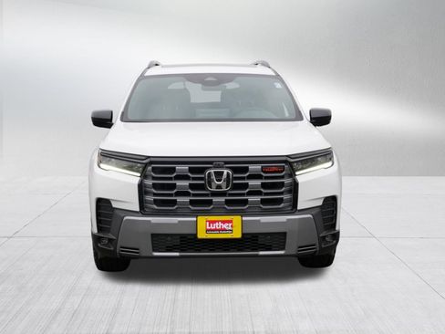 Used 2026 Honda Pilot TrailSport image 2
