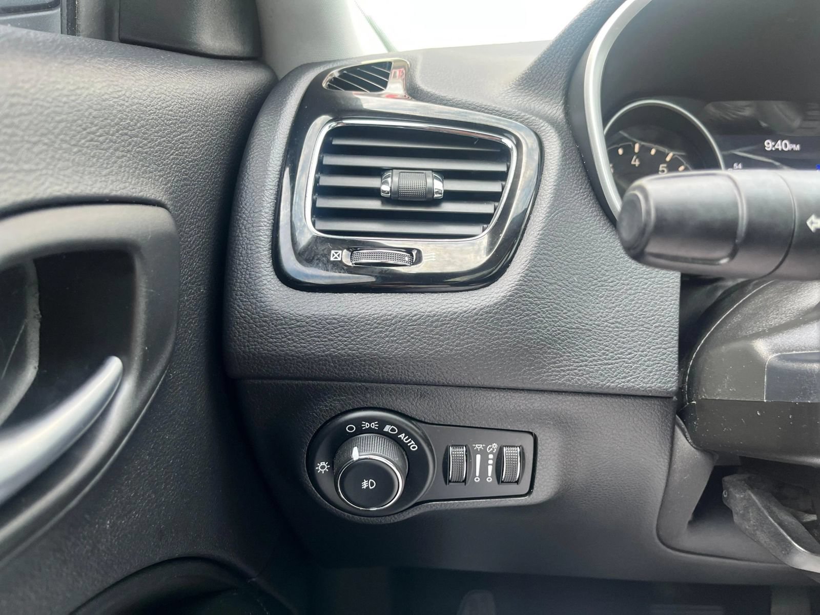 Used 2019 Jeep Compass Latitude AWD/4WD image 18