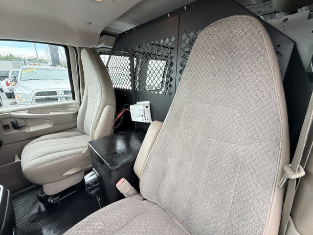 Used 2011 Chevrolet Express 2500 RWD image 17