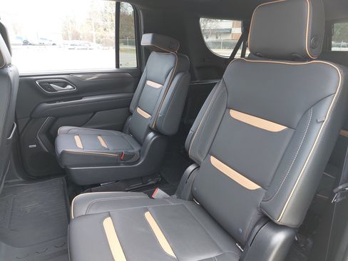 Used 2022 GMC Yukon XL AT4 AWD/4WD image 16