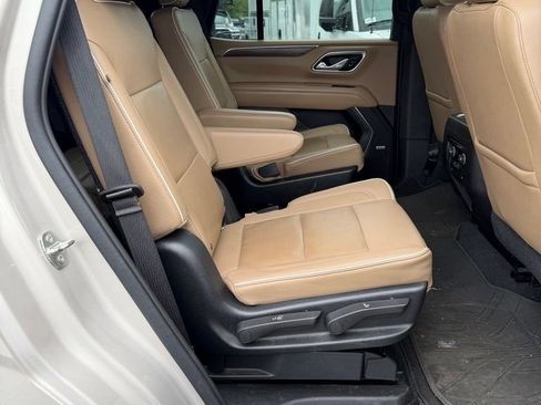 Used 2021 Chevrolet Tahoe Premier w/ Premium Package AWD/4WD image 15