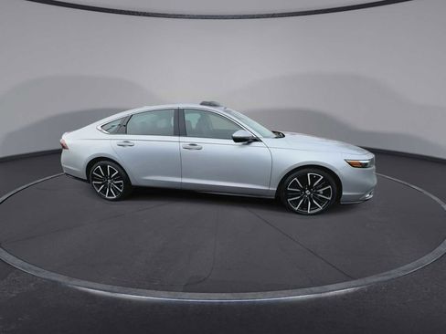 Used 2023 Honda Accord Touring image 9
