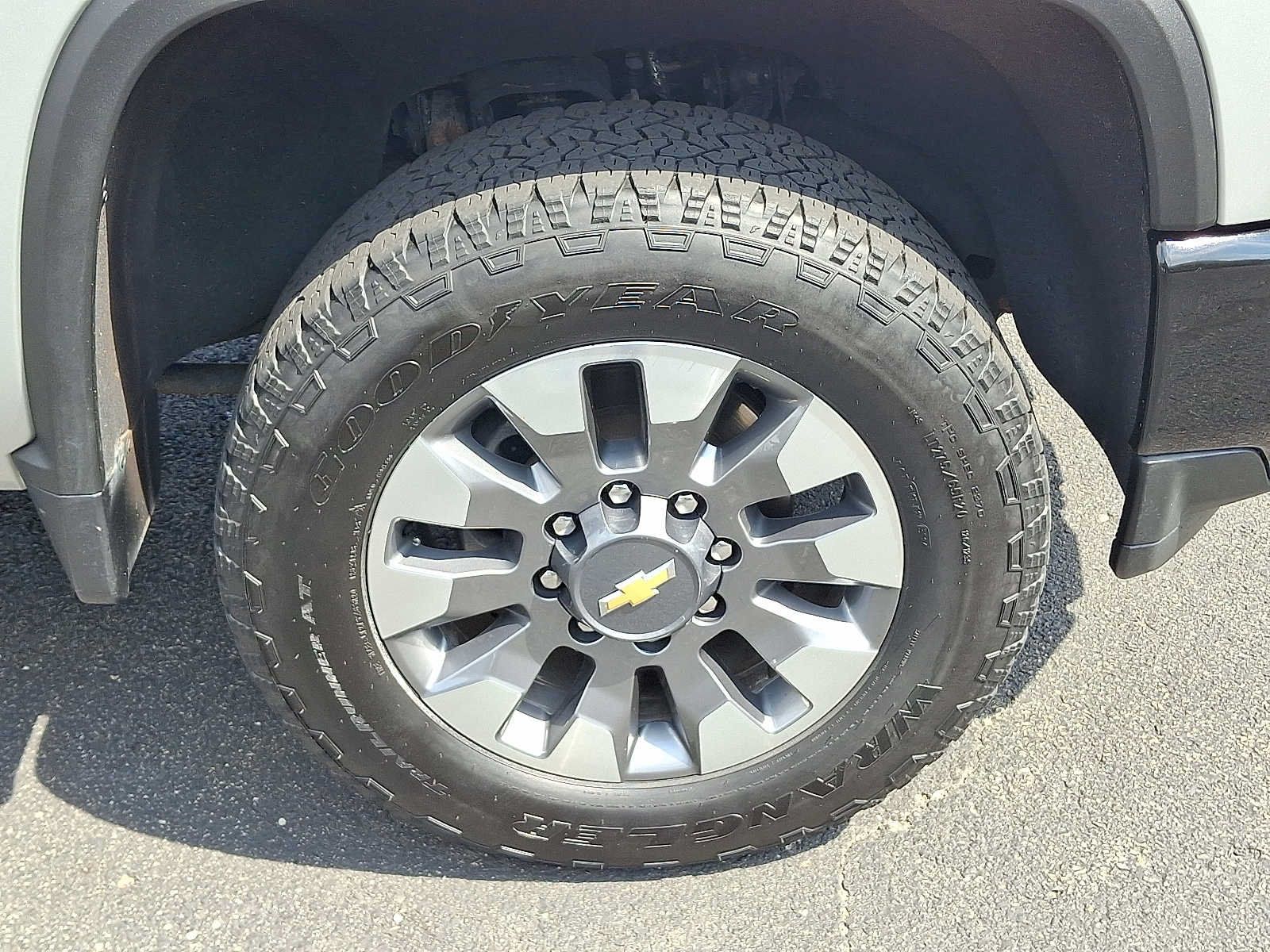 Used 2022 Chevrolet Silverado 2500 Custom w/ Custom Value Package AWD/4WD image 8