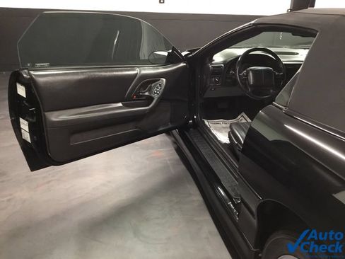 Used 2000 Chevrolet Camaro Z28 w/ Sport Appearance Pkg RWD image 30