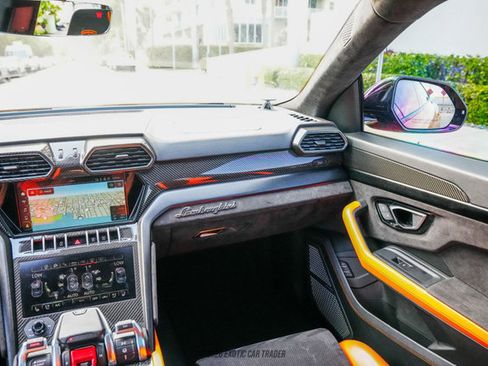 Used 2022 Lamborghini Urus image 49