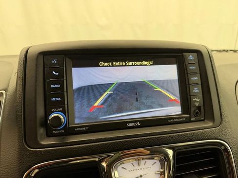 Used 2013 Chrysler Town & Country Touring-L w/ Driver Convenience Group FWD image 15