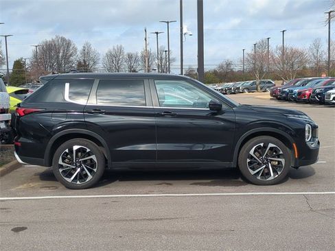 Used 2024 Mitsubishi Outlander SE Black Edition image 4