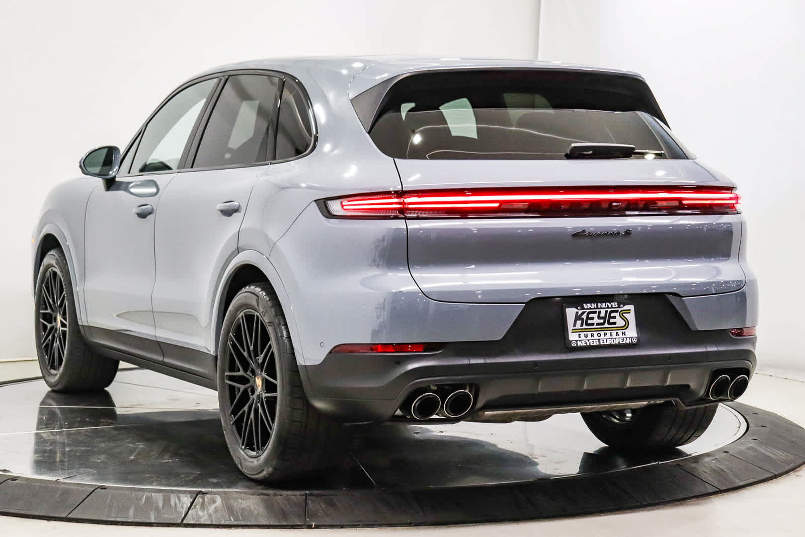 Used 2024 Porsche Cayenne S AWD/4WD image 4