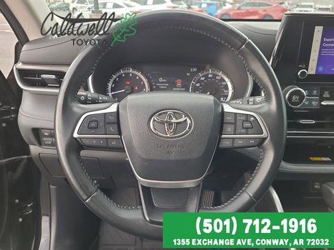 Used 2023 Toyota Highlander XLE image 28
