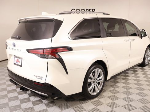 Used 2021 Toyota Sienna Platinum FWD image 23