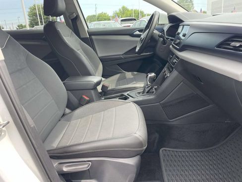 Certified 2023 Volkswagen Taos SE w/ Black Wheel Package FWD image 8