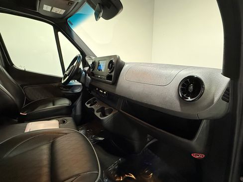 Used 2022 Mercedes-Benz Sprinter 3500 image 24