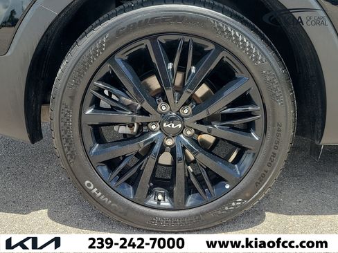 Certified 2022 Kia Telluride SX w/ Towing Package FWD image 9