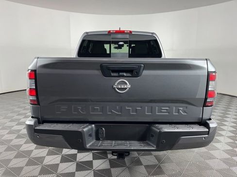 Used 2025 Nissan Frontier SV w/ SV Convenience Package RWD image 10
