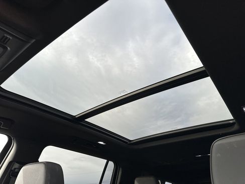 Used 2023 Chevrolet Suburban RST w/ Luxury Package image 23