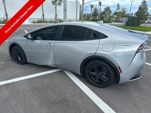 Used 2023 Toyota Prius Prime FWD image 3