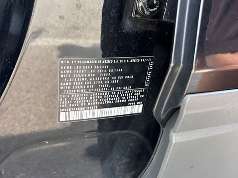 Used 2024 Volkswagen Tiguan SE FWD image 40