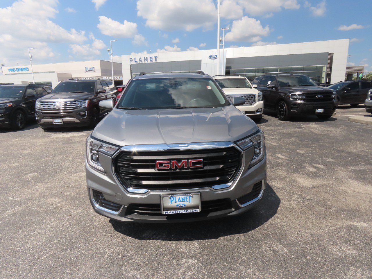 Used 2024 GMC Terrain SLE w/ Driver Convenience Package FWD image 5