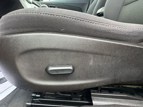 Used 2015 Chevrolet Cruze LT image 20