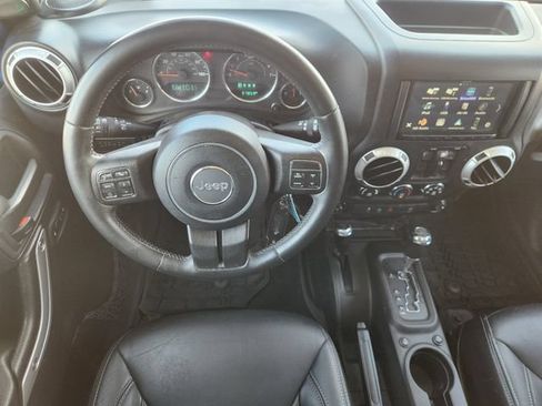 Used 2016 Jeep Wrangler Unlimited Rubicon w/ Connectivity Group AWD/4WD image 25